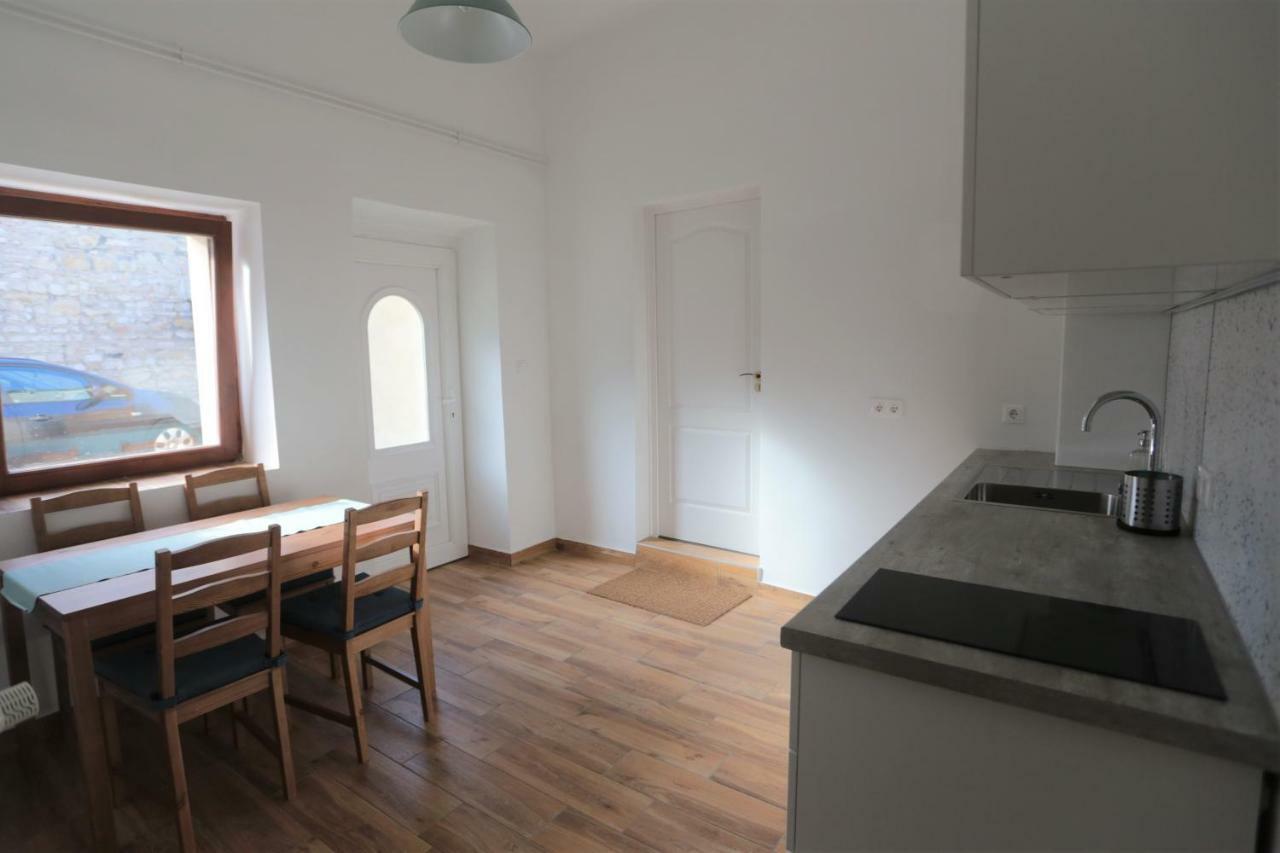 Jokai 19 Vendeghaz Apartment Veszprem Bagian luar foto